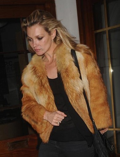 FOTO Pijana Kate Moss se je komaj držala na nogah