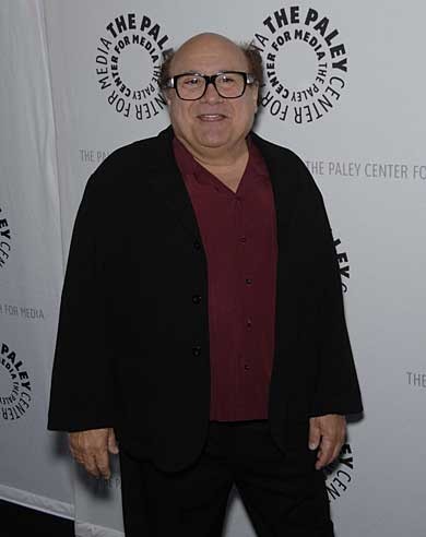 Danny DeVito gol med goste na zabavi