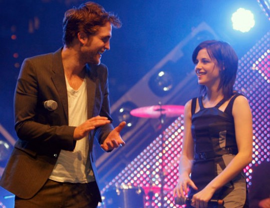 Robert in Kristen znova ujeta med poljubljanjem