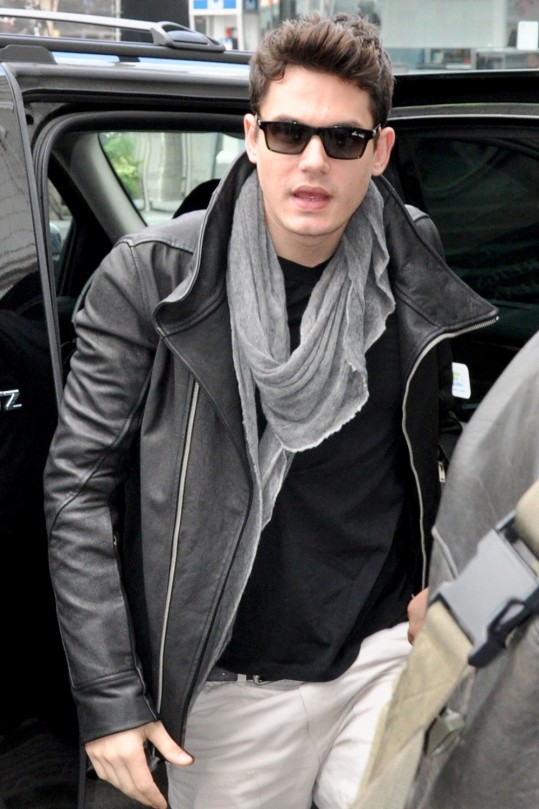John Mayer se videva z Rashido Jones
