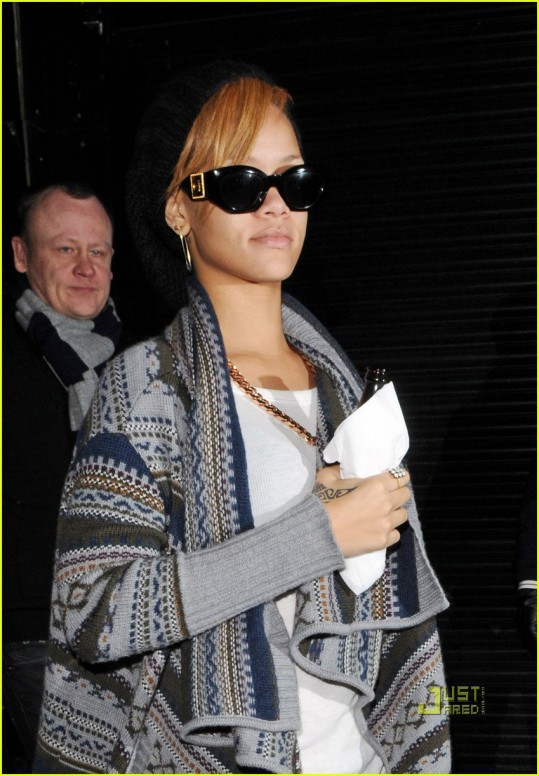Rihanna: Rada se dotika svojih prsi