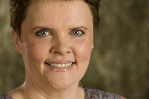 VROČE Alenka Sivka izdala knjigo Kmetija slavnih norcev