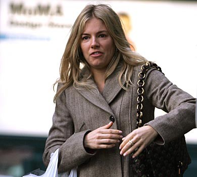 FOTO: Zabuhla Sienna Miller brez ličil