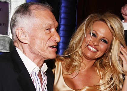 Pamela Anderson in Hugh Hefner v vroči akciji
