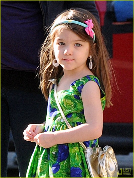 Suri Cruise: Po petkah sedaj še ličila in uhani