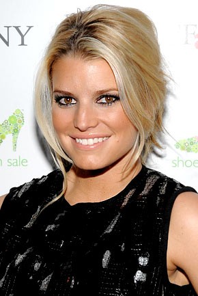 Jessica Simpson po pijani noči pristala v zaporu
