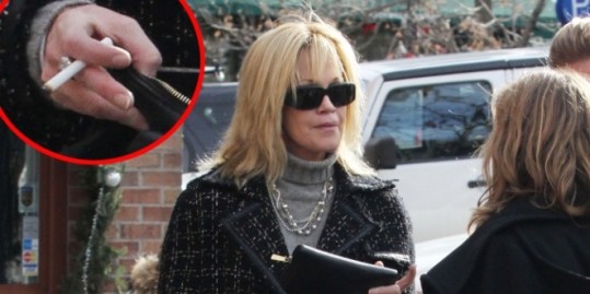 ŠOK Melanie Griffith kljub raku še vedno kadi
