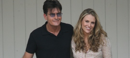 ŠOKANTNO Charlie Sheen v pijanem obračunu nad ženo z nožem