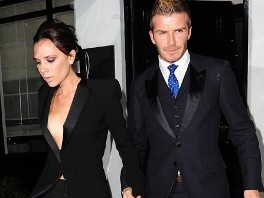 ŠOK Dekolte Victorie Beckham razkriva anoreksijo