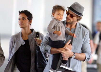 Halle Berry na letališču povzročila veliko pritoževanja