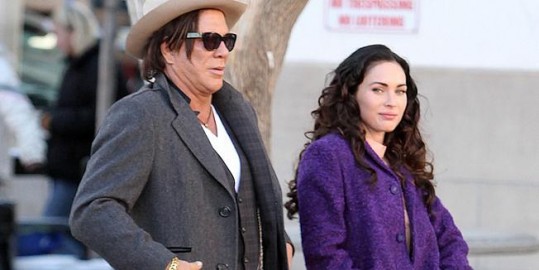 VROČE Megan Fox v zvezi s 57-letnim Mickyem Rourkom