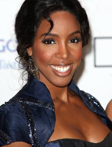 Zdolgočasena Kelly Rowland smrčala na zmenku