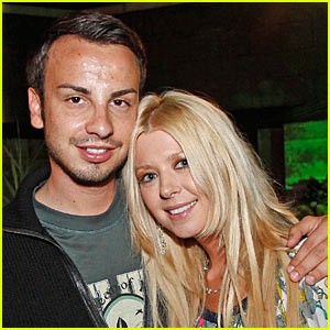 Zaročena Tara Reid kmalu pred oltar