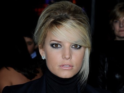 GROZA Jessica Simpson: Oblači se kot kakšna stara mama