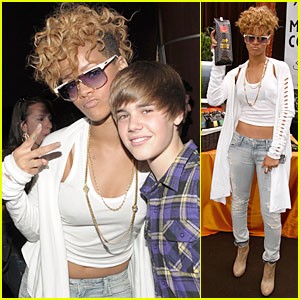 Rihanna se je ljubčkala z najstniškim pevcem Justinom Bieberjem