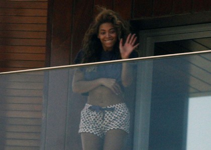 FOTO Nenaličena in skuštrana Beyonce - bleda senca dive