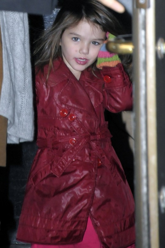 BIZARNO: Suri Cruise poleg visokih pet nosi tudi make-up