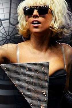 Lady GaGa razjezila organizatorje