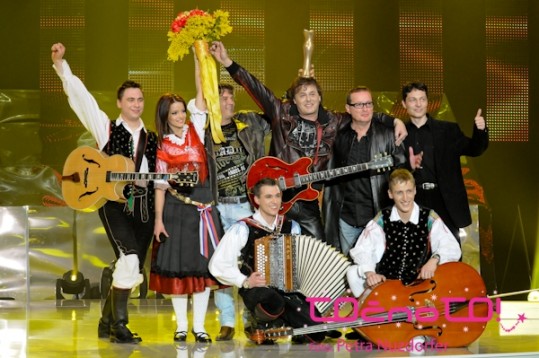 FOTO ZAKULISJE Utrinki z divje zabave, ki je sledila Emi 2010!