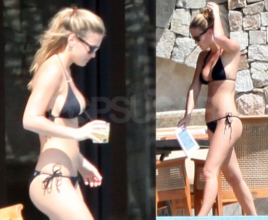 SEKSI Bar Rafaeli razgalila popolno telo v mini bikinkah