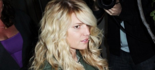 NAPADENA Jessica Simpson: Svinje ne spadajo v njen želodec!
