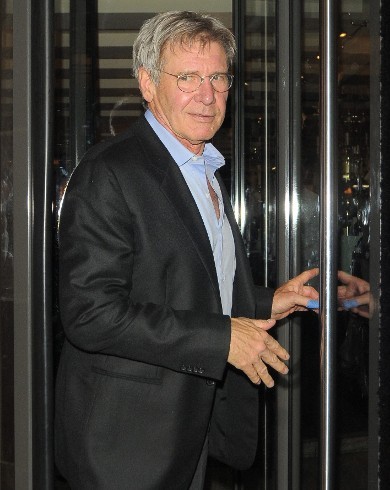 BIZARNO Harrison Ford: Z letalom po cheeseburger!
