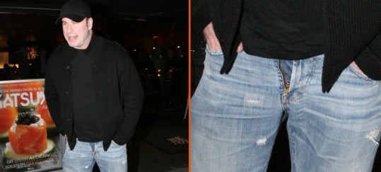 John Travolta: Je postal perverznež, ki v javnosti razkazuje svojega korenjaka?