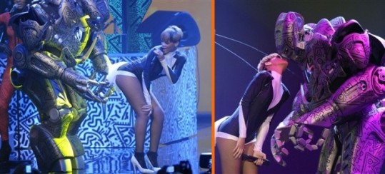 FOTO Rihanna navdušila z okroglo zadnjico in globokim dekoltejem