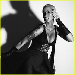 FOTO Amber Rose: Vroča mačka z bujnim oprsjem
