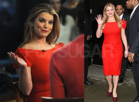 FOTO Jessica Simpson: Je kriva obleka ali so njene prsi res vse večje?!