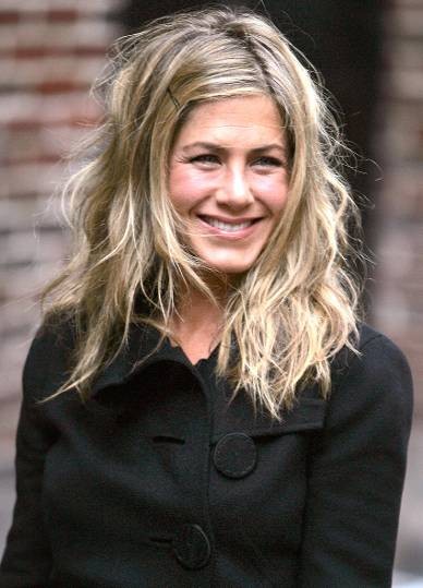 FOTO Neurejena Jennifer Aniston: Kaj se dogaja z njeno frizuro?!