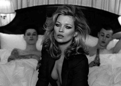 Kate Moss s svojimi čari navdušila tudi Ruse