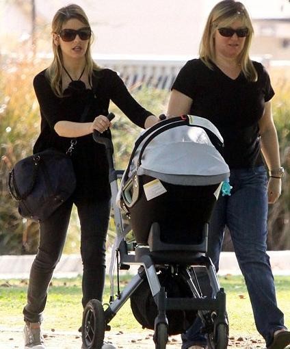 FOTO: Sarah Michelle Gellar prvič pokazala hčerko!