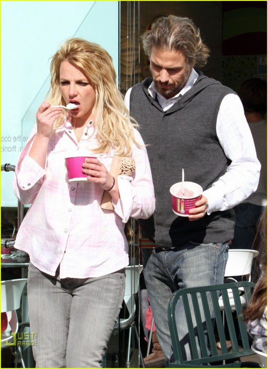 Britney Spears ujeli med basanjem s sladoledom