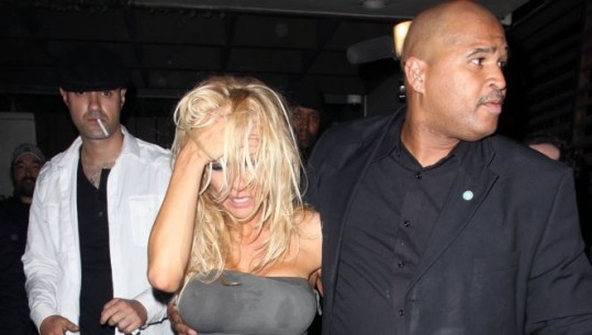 VIDEO Razuzdana in pijana Pamela Anderson