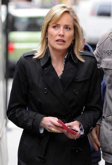 FOTO Sharon Stone ima težave z visokimi petami