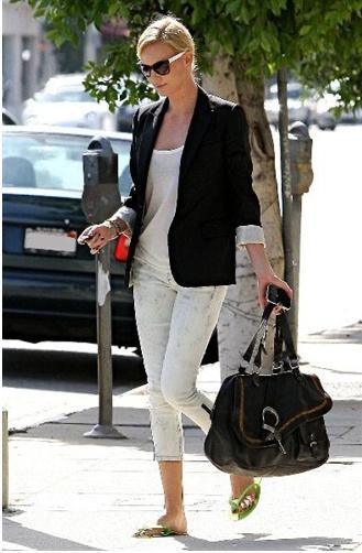 Charlize Theron se je sezula za afriške otroke