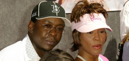 Se je Whitney Houston vrnila k Bobbyu Brownu in drogam?