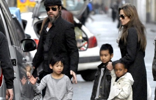 Brad in Angelina: Poročila se bosta zavoljo otrok