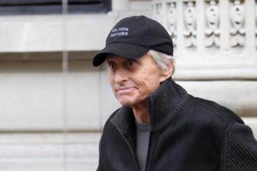 Bolni Michael Douglas potuje tri ure, da bi videl sina v zaporu