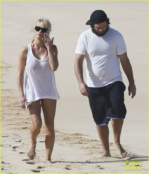 Hot! Pamela Anderson: Na toplem pokazala čvrsto postavo!