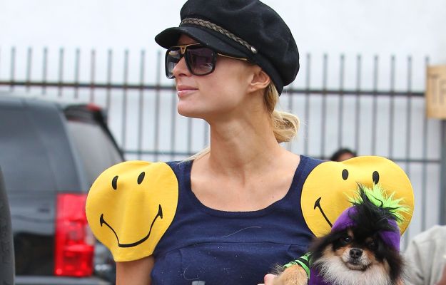 Paris Hilton: Svojo srečno zaljubljenost kaže tudi z oblekami