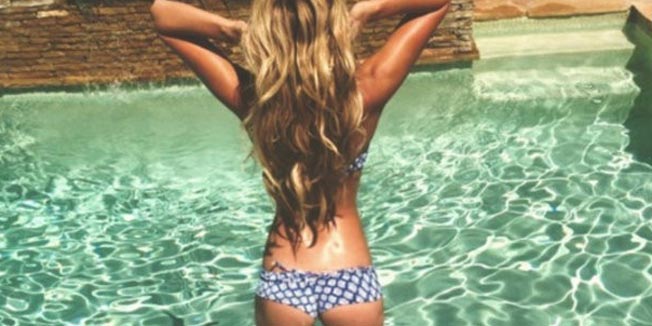 HOT! Žena slavnega hokejista nastavila svojo sočno ritko