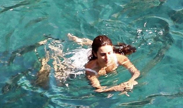 FOTO Penelope Cruz z možem in sinčkom v Italiji