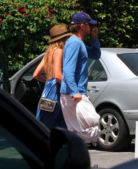 Ujeta! Blake Lively in Leo DiCaprio na kosilu