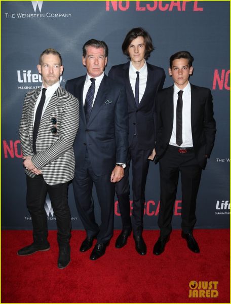 Vau! Pierce Brosnan predstavil sinove
