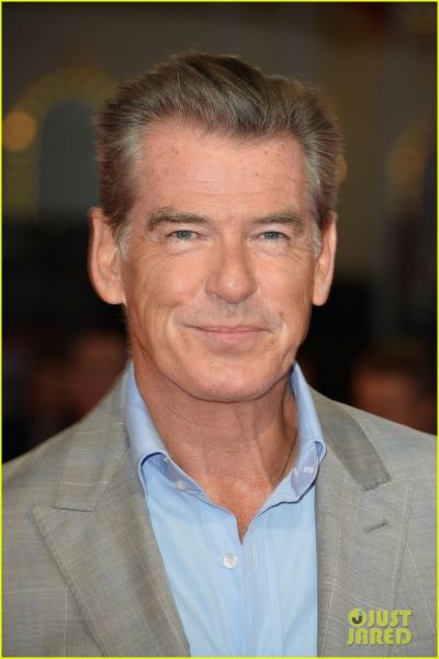Ups! Kaj je dejal Pierce Brosnan, ko je hotel z nožem na letalo?