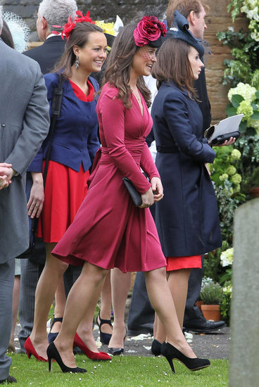 Opa! Pippa Middleton na poroki zapeljevala v rdeči obleki