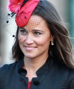 BIZARNO Pippa Middleton: Skrivnostni moški ljubosumen na njeno seksi ritko?!
