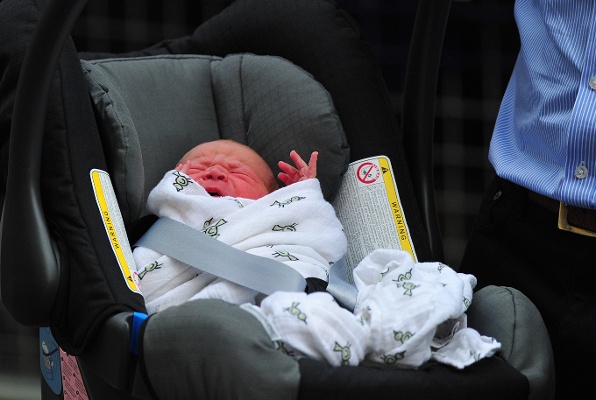 Princ William: Svojega sina je nepravilno pripel